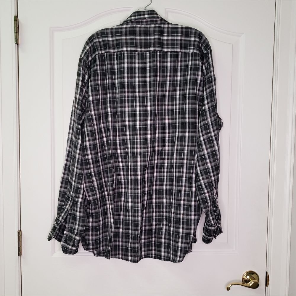 Vertical Sport Button-up Top - Picture 3 of 4